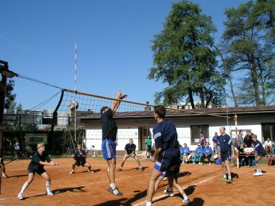 Z volejbalového turnaje o pohár ministra dopravy ve Žďáru 2003