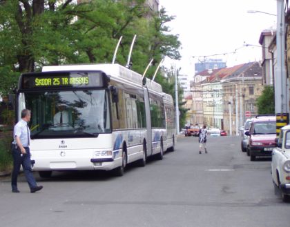 Nový vysokokapacitní nízkopodlažní trolejbus ŠKODA 25 Tr IRISBUS