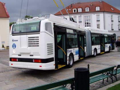 Nový vysokokapacitní nízkopodlažní trolejbus ŠKODA 25 Tr IRISBUS