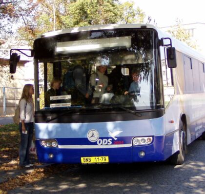 14 modrých autobusů ODS na linkách až do voleb