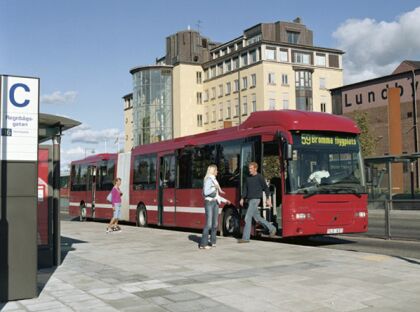 Poplatky pro individuální řidiče ve Stockholmu posílí autobusovou dopravu.