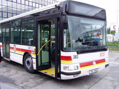 Tradiční autobusová trasa z Prahy na Karlovarsko přitahuje nové dopravce.