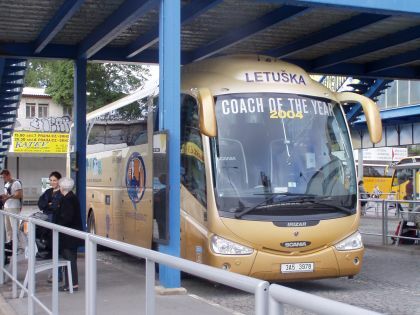 Tradiční autobusová trasa z Prahy na Karlovarsko přitahuje nové dopravce.