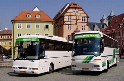 Tradiční autobusová trasa z Prahy na Karlovarsko přitahuje nové dopravce.