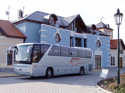 Prodeje autobusů v České republice v roce 2004 mírně poklesly.