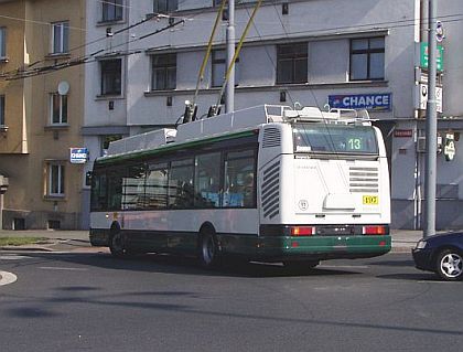 Trolejbusy Škoda Tr24 a Tr25 Irisbus v roce 2004 a letos.