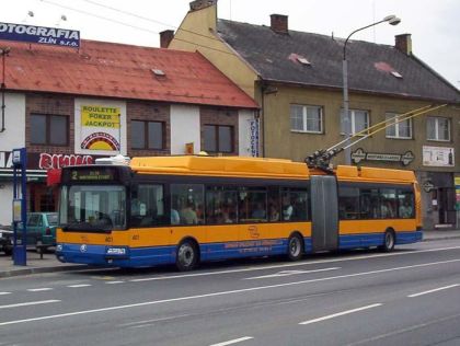 Trolejbusy Škoda Tr24 a Tr25 Irisbus v roce 2004 a letos.