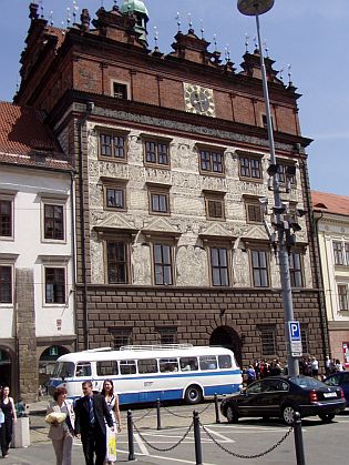 Historickým autobusem po památkách Plzeňska.