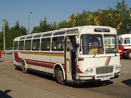 Ze setkání historických autobusů v Lešanech.