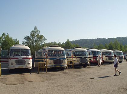 Ze setkání historických autobusů v Lešanech.
