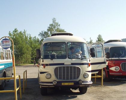 Ze setkání historických autobusů v Lešanech.