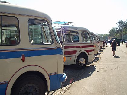 Ze setkání historických autobusů v Lešanech.