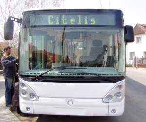 Nový nízkopodlažní příměstský autobus Citelis Line