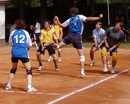 Ze 13.ročníku  tradičního dopraváckého volejbalového turnaje smíšených družstev: