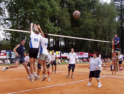 Ze 13.ročníku  tradičního dopraváckého volejbalového turnaje smíšených družstev: