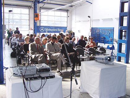 Ze slavnostního předání 300. linkového autobusu Mercedes-Benz Conecto