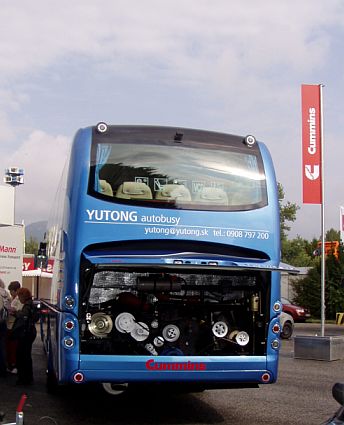 Z přehlídky autobusů na nitranském Autosalónu 2005.