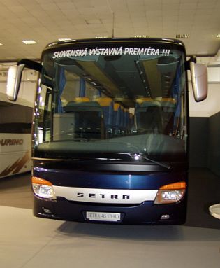 Z přehlídky autobusů na nitranském Autosalónu 2005.