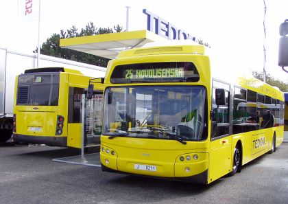 Z přehlídky autobusů na nitranském Autosalónu 2005.