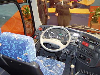 Z přehlídky autobusů na nitranském Autosalónu 2005.