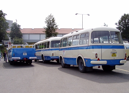 Expozici toho nejmodernějšího doplní historické autobusy.