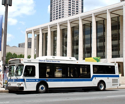 Nasazení hybridních autobusů Orion z dílny koncernu DaimlerChrysler v New Yorku.