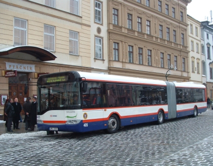 Ze slavnostního předání 100. vozidla značky SOLARIS 20.12.2005