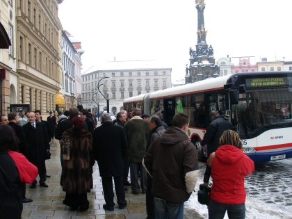 Ze slavnostního předání 100. vozidla značky SOLARIS 20.12.2005