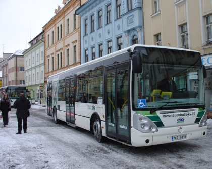 První dva nízkopodlažní autobusy Karosa Citelis vybavené plošinou v Sokolově.