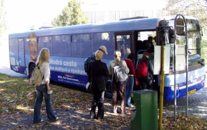 Autobusy ve volbách: Zemák a ty druhé.