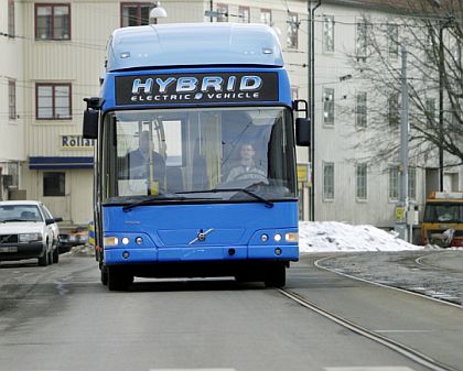 Premiéra hybridní technologie Volvo Group pro "těžká" vozidla.(CZ+EN)