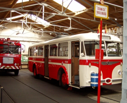 Z Muzea MHD ve Střešovicích: Autobusy, trolejbusy i tramvaje a metro.