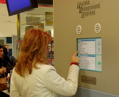 Elektronický vizuální a akustický systém informování cestujících firmy APEX