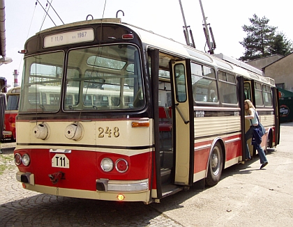 Autobus ŠM 11 a trolejbus Škoda T 11. Unifikace jako předzvěst současnosti ?