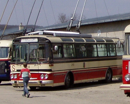 Autobus ŠM 11 a trolejbus Škoda T 11. Unifikace jako předzvěst současnosti ?