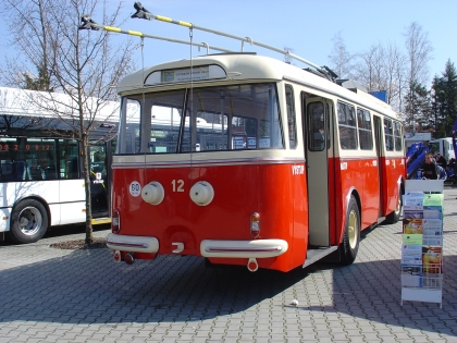 Autobusové ohlédnutí za Mobil salonem.