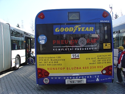 Autobusové ohlédnutí za Mobil salonem.