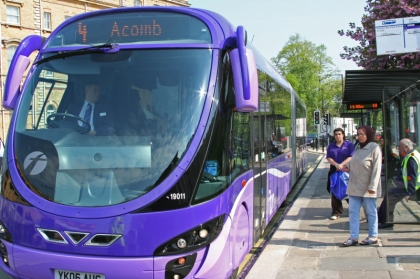 'Streetcar' zatraktivňuje autobusovou dopravu. (CZ+EN)