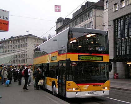 POSTAUTO SLAVÍ STOVKU.