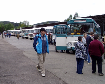 Z Lešan 2006 - 7. celostátní sraz historických autobusů při zahájení