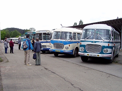 Z Lešan 2006 - 7. celostátní sraz historických autobusů při zahájení