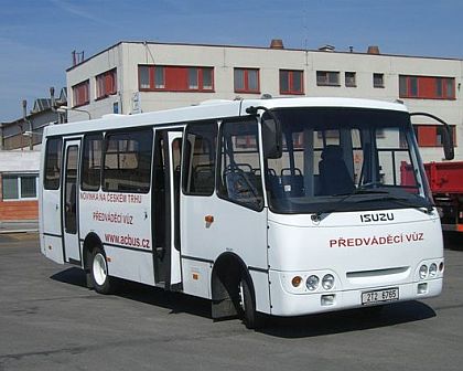 COACH  PROGRESS na cestách -  autobusy  ISUZU BOGDAN.