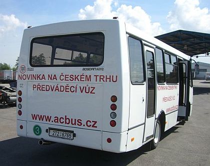 COACH  PROGRESS na cestách -  autobusy  ISUZU BOGDAN.