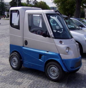 Zeptali jste se na hybridní minimobil.