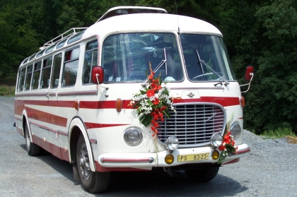 ŠKODA 706 RTO si získává oblibu jako svatební vozidlo.