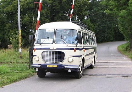 Historický autobus Škoda 706 RTO LUX na lince do Týna nad Vltavou.