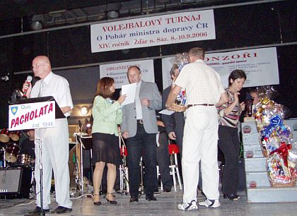 Volejbal 2006. Večer v sokolovně.