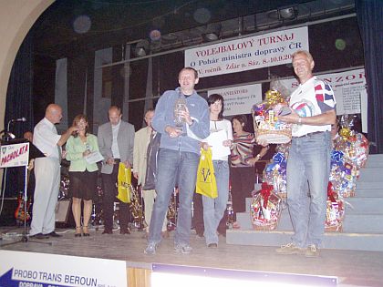 Volejbal 2006. Večer v sokolovně.