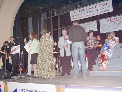 Volejbal 2006. Večer v sokolovně.