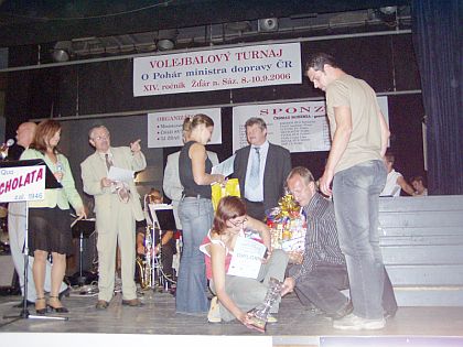 Volejbal 2006. Večer v sokolovně.